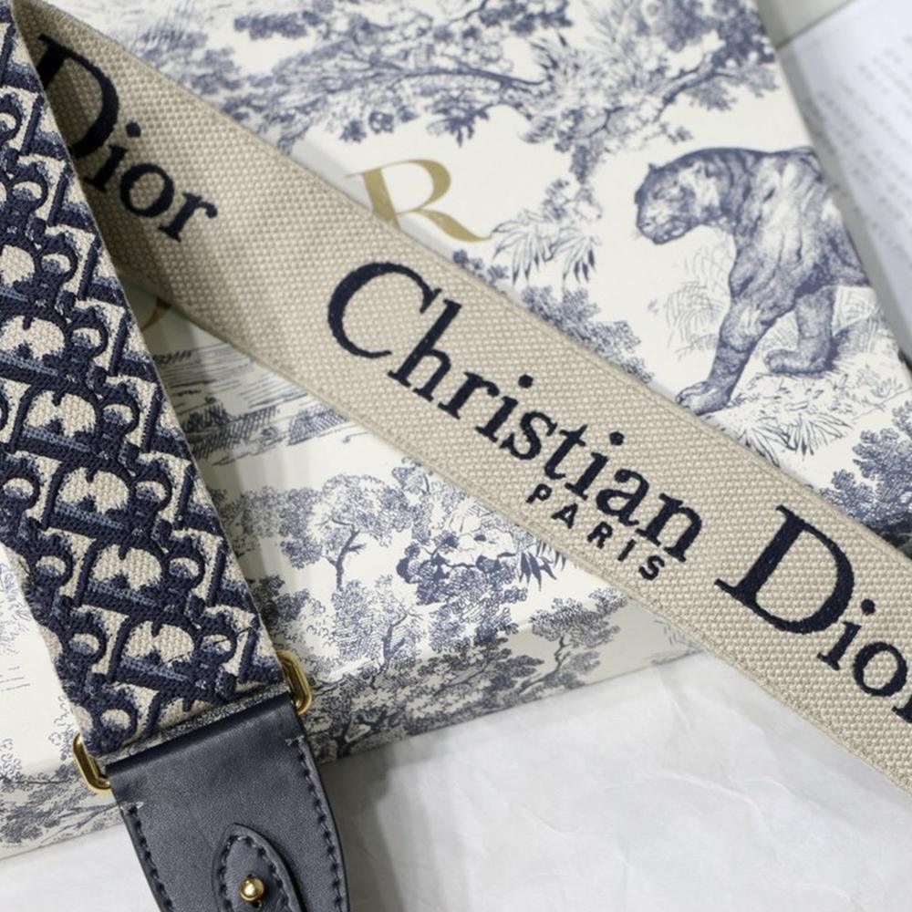 Medium Dior Bobby Bag