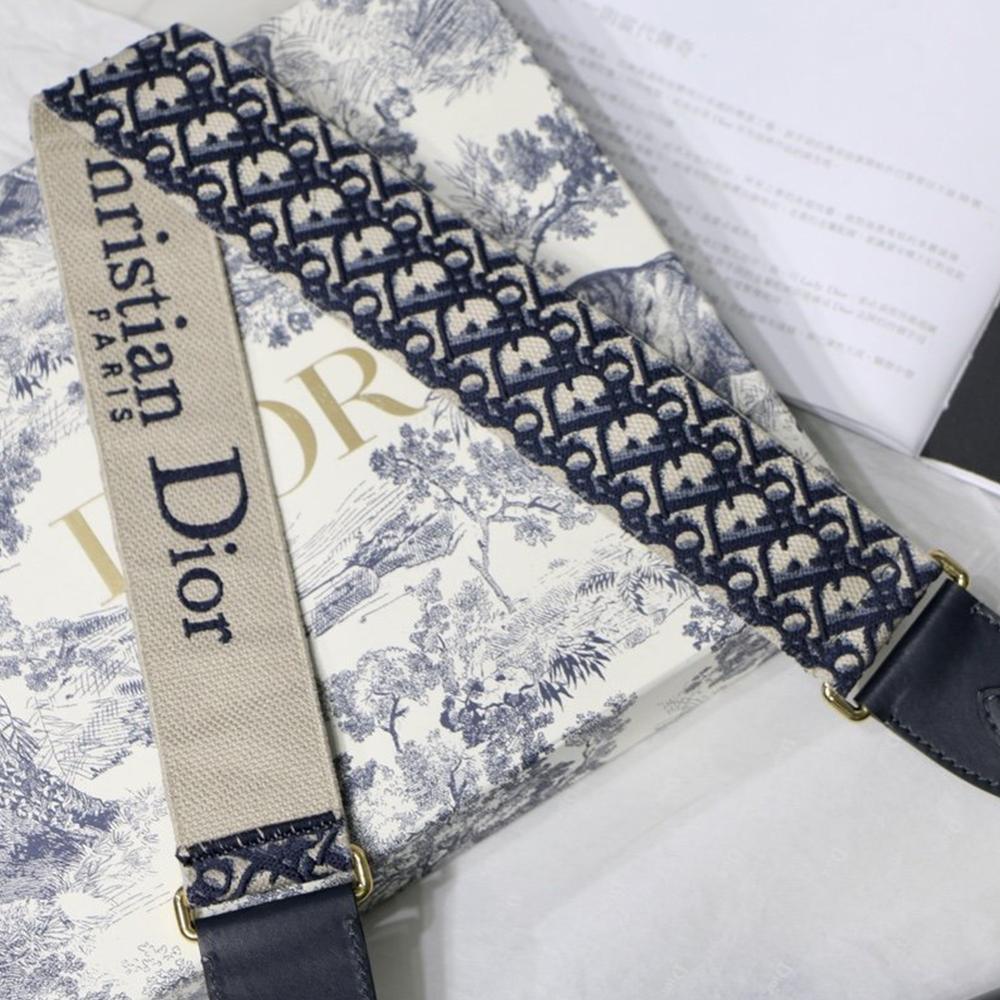 Medium Dior Bobby Bag