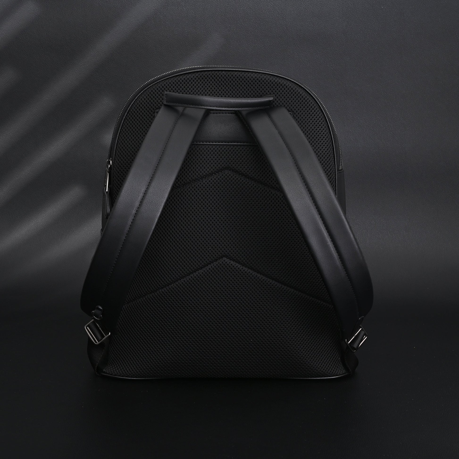 Coach West Backpack – Signature Canvas in Black/Grey