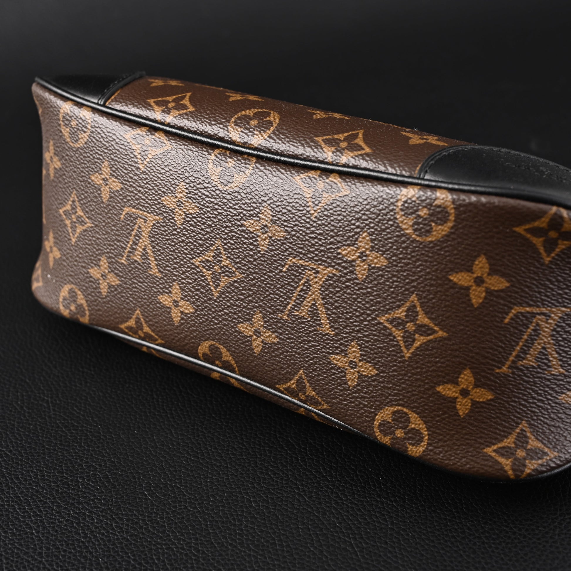 Louis Vuitton Monogram Canvas Pochette Shoulder Bag
