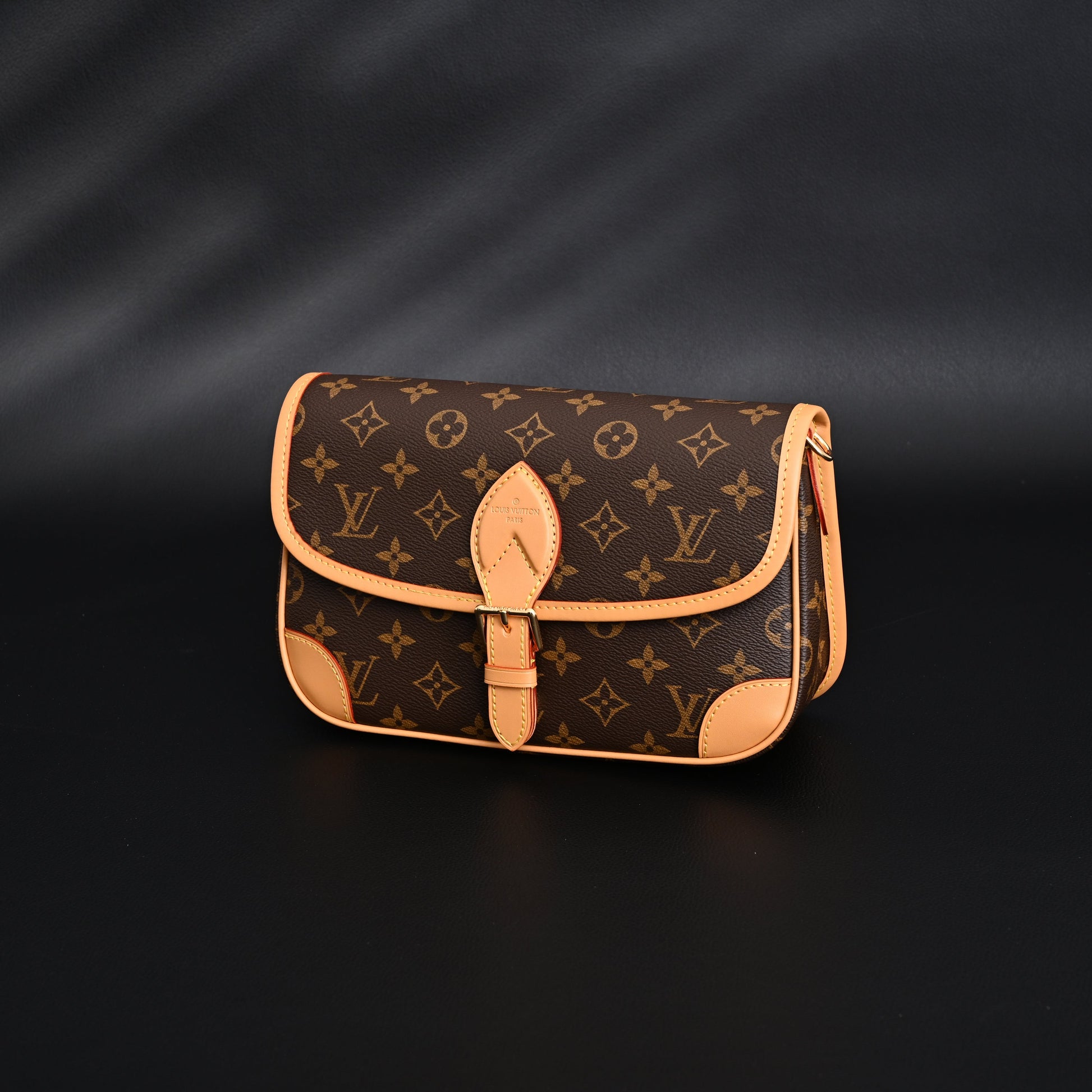 Louis Vuitton Croissant Bag Monogram Canvas