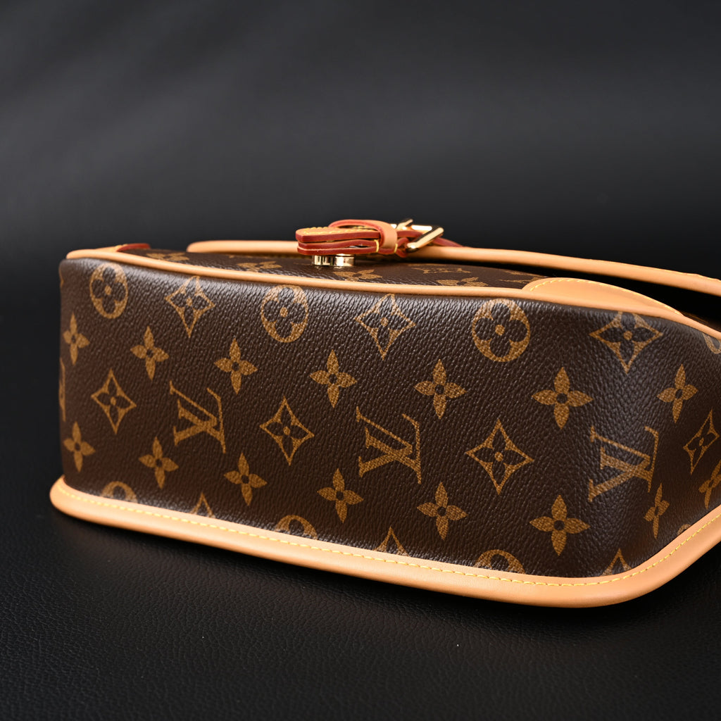 Louis Vuitton Croissant Bag Monogram Canvas