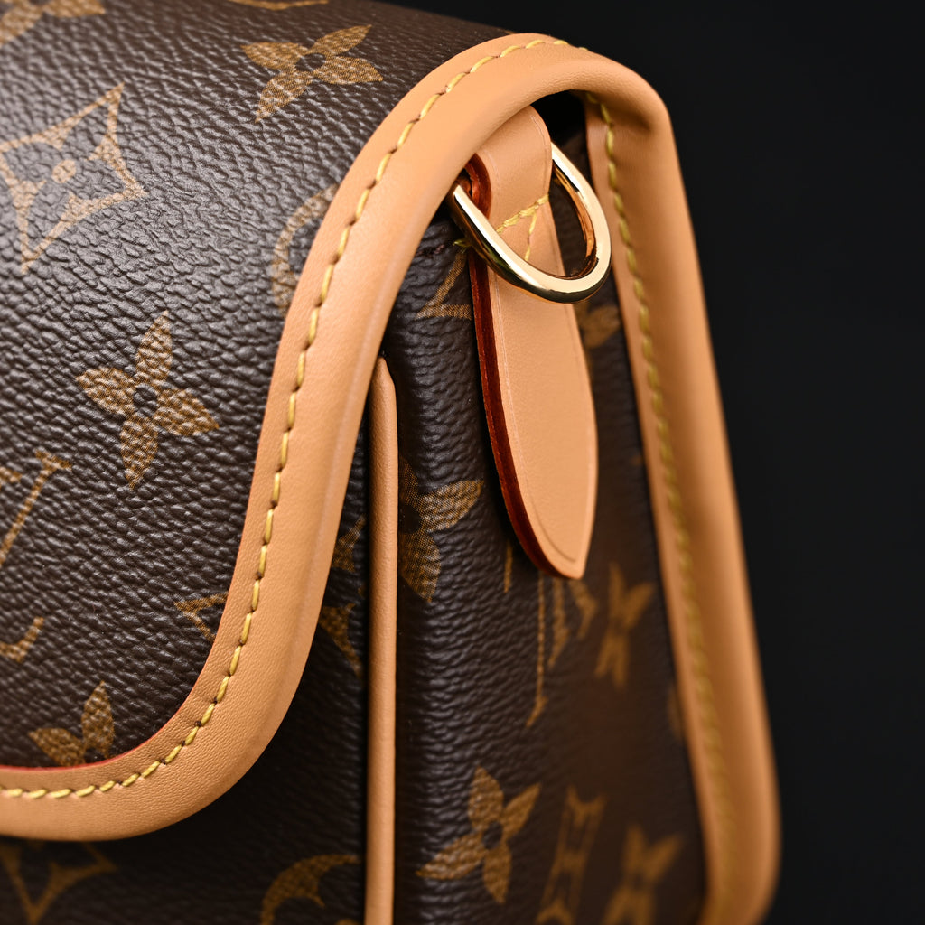 Louis Vuitton Croissant Bag Monogram Canvas