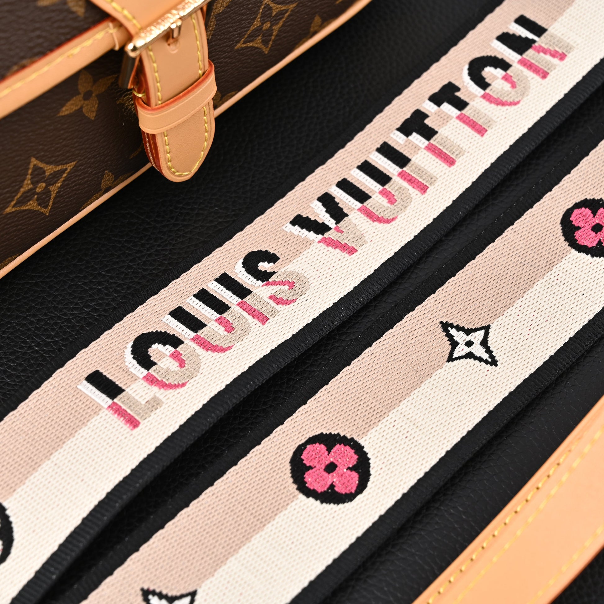 Louis Vuitton Croissant Bag Monogram Canvas