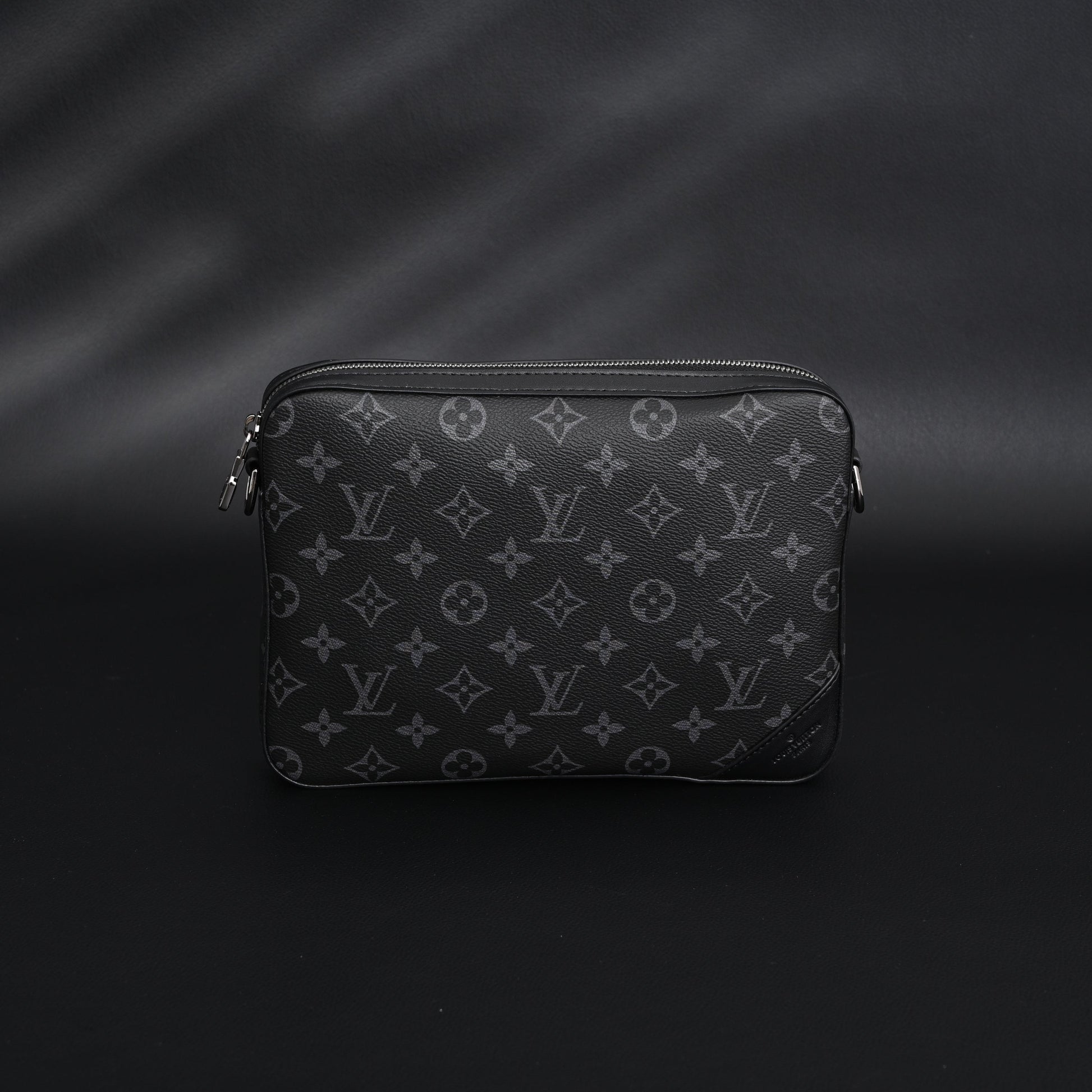 Louis Vuitton Discovery Pochette MM – Monogram Eclipse
