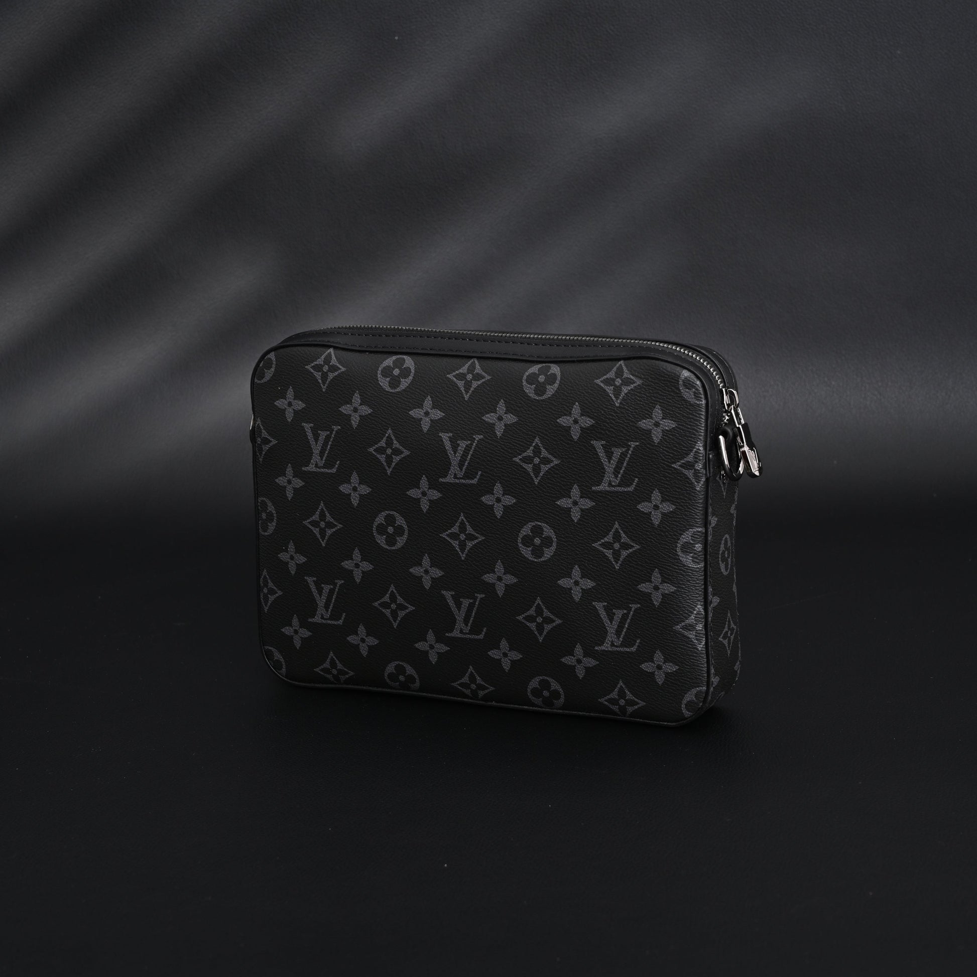 Louis Vuitton Discovery Pochette MM – Monogram Eclipse