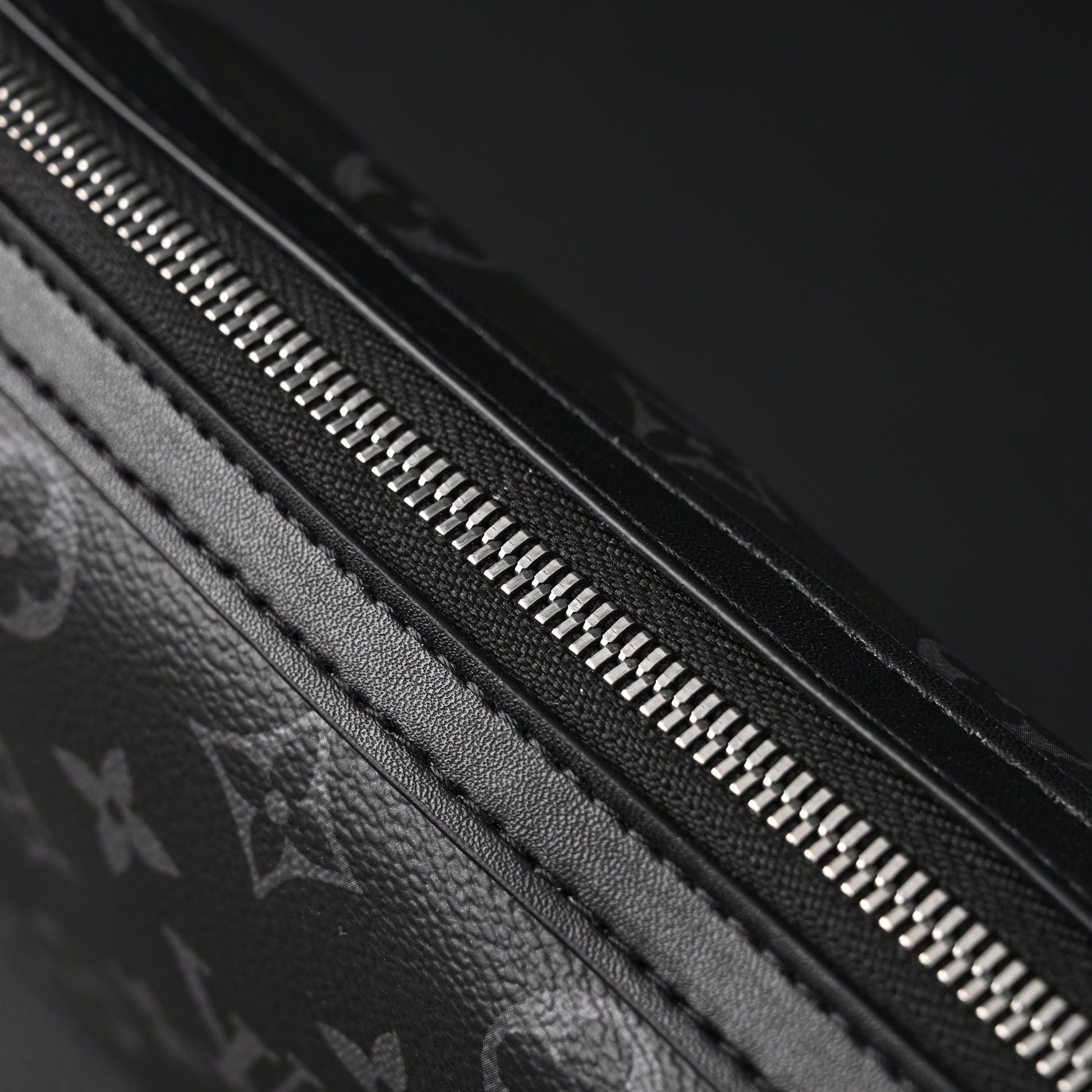 Louis Vuitton Discovery Pochette MM – Monogram Eclipse