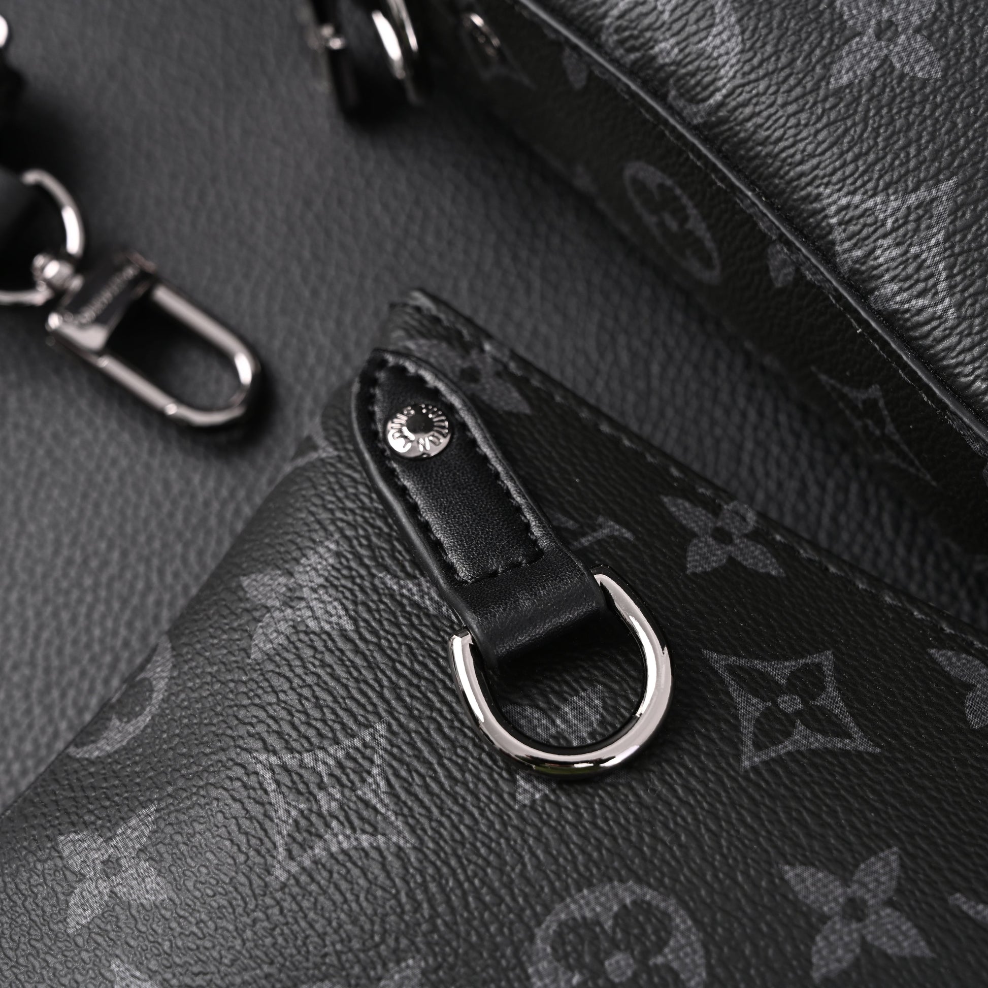 Louis Vuitton Discovery Pochette MM – Monogram Eclipse