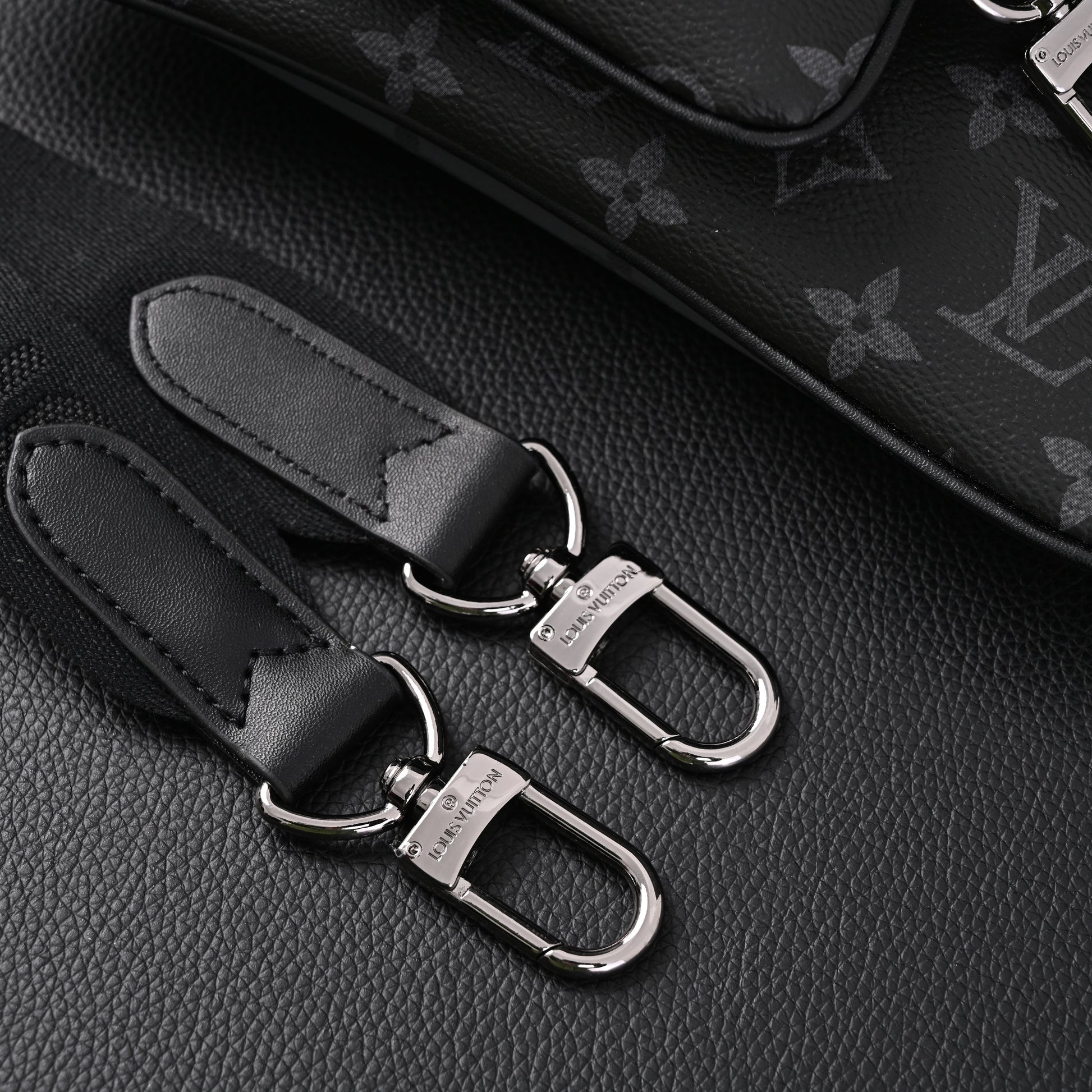 Louis Vuitton Discovery Pochette MM – Monogram Eclipse