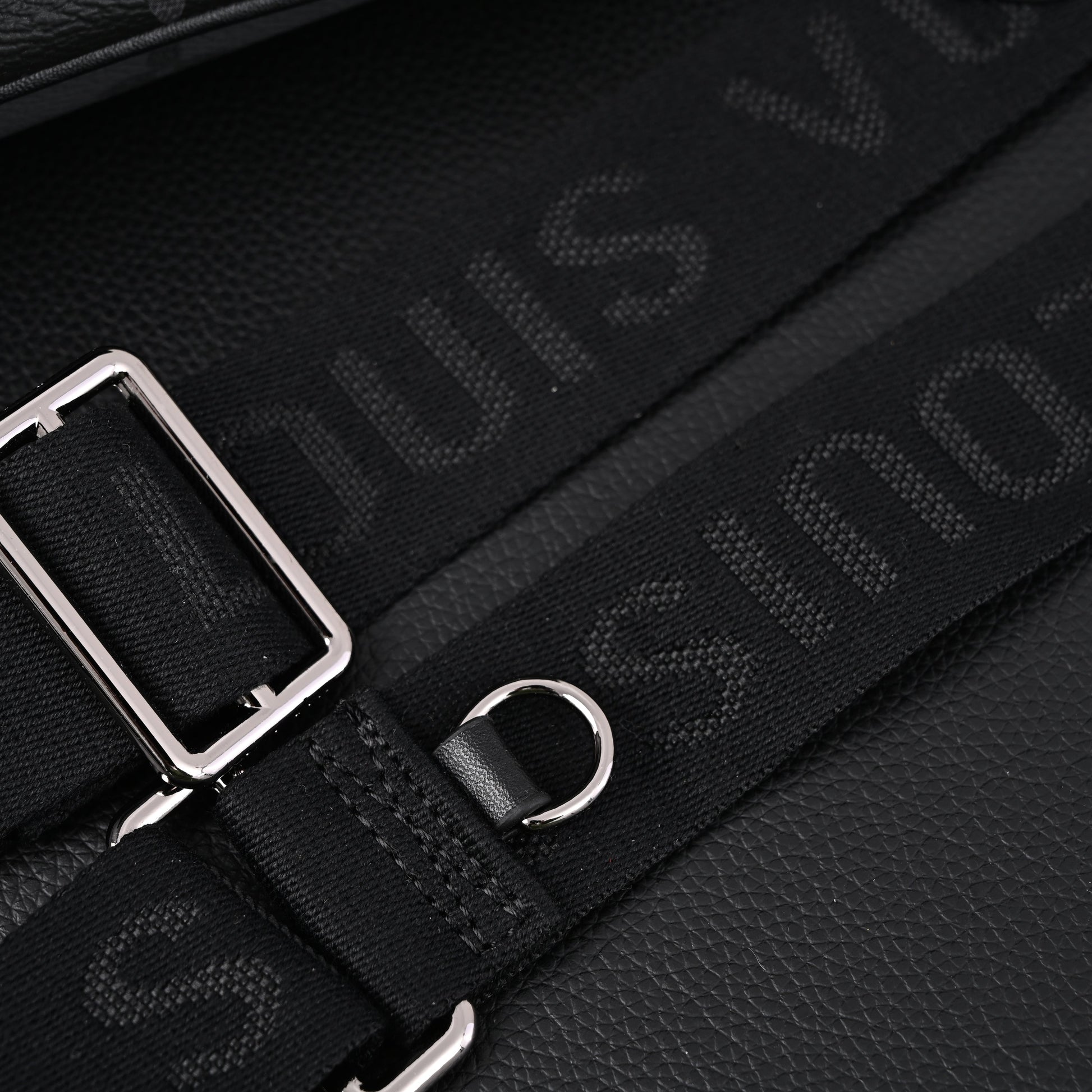 Louis Vuitton Discovery Pochette MM – Monogram Eclipse
