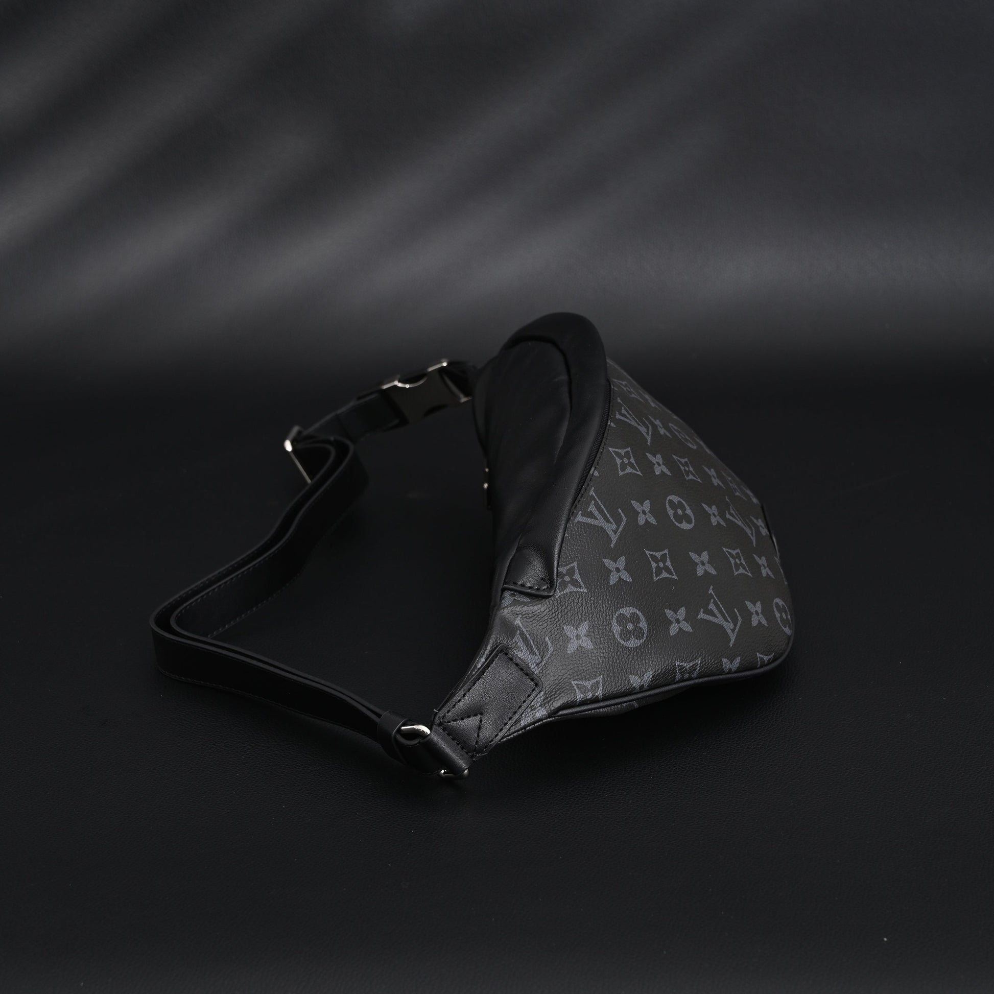 Louis Vuitton Discovery Bumbag – Monogram Eclipse