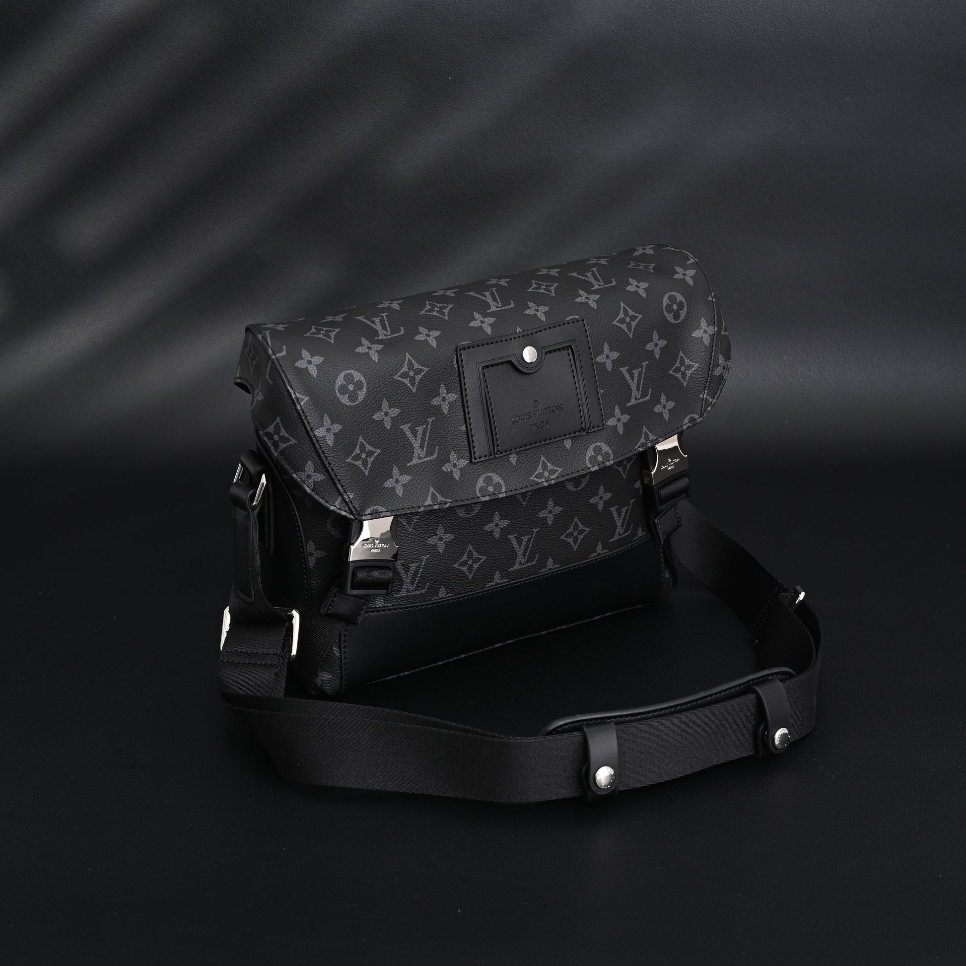 Louis Vuitton Messenger Bag – Monogram Eclipse Canvas