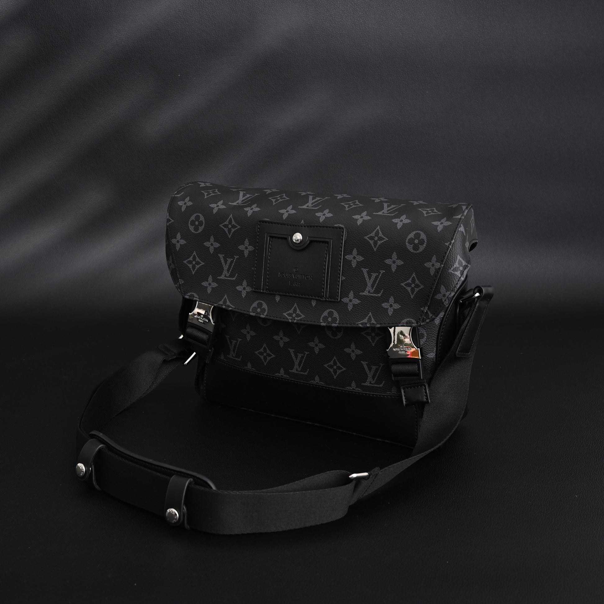 Louis Vuitton Messenger Bag – Monogram Eclipse Canvas