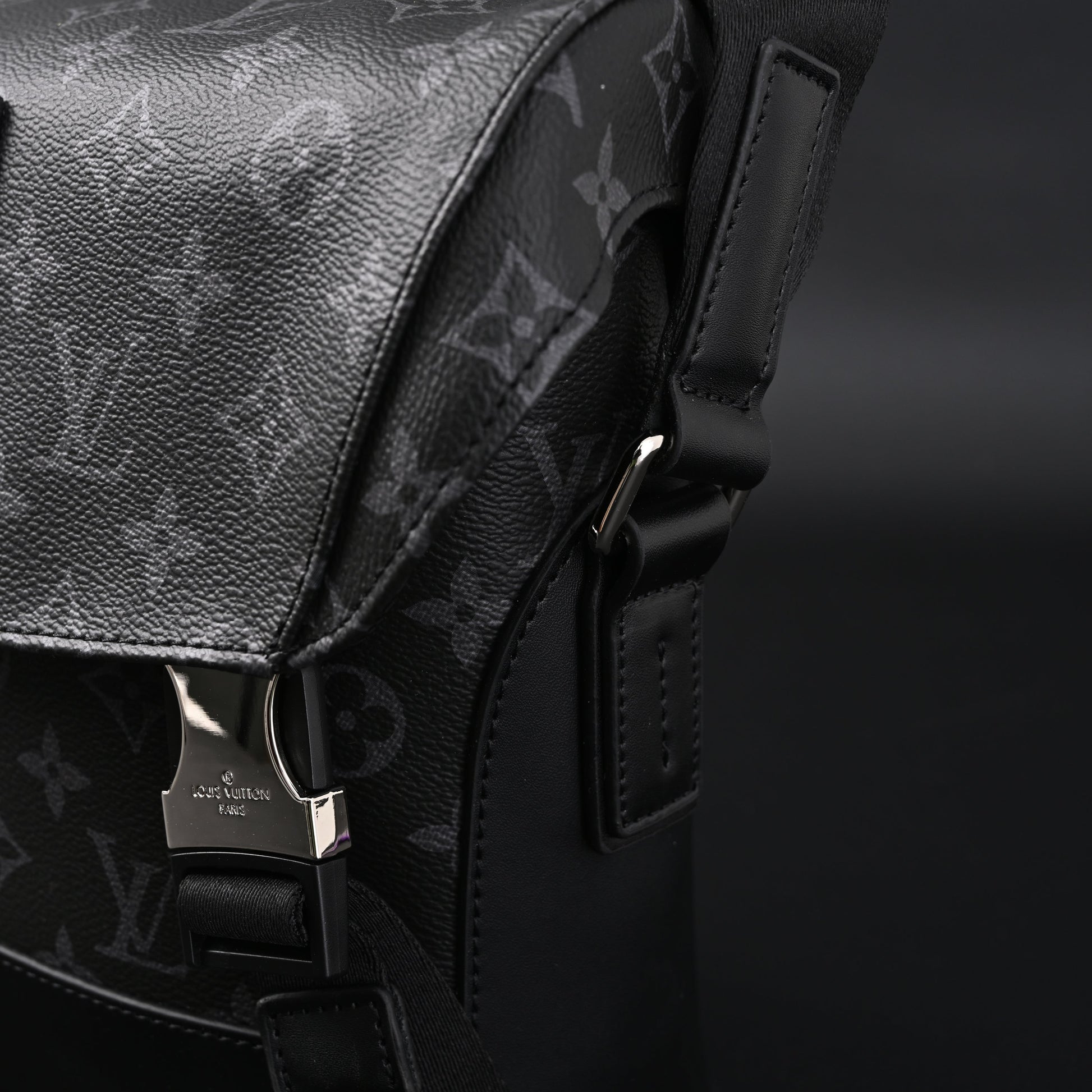 Louis Vuitton Messenger Bag – Monogram Eclipse Canvas