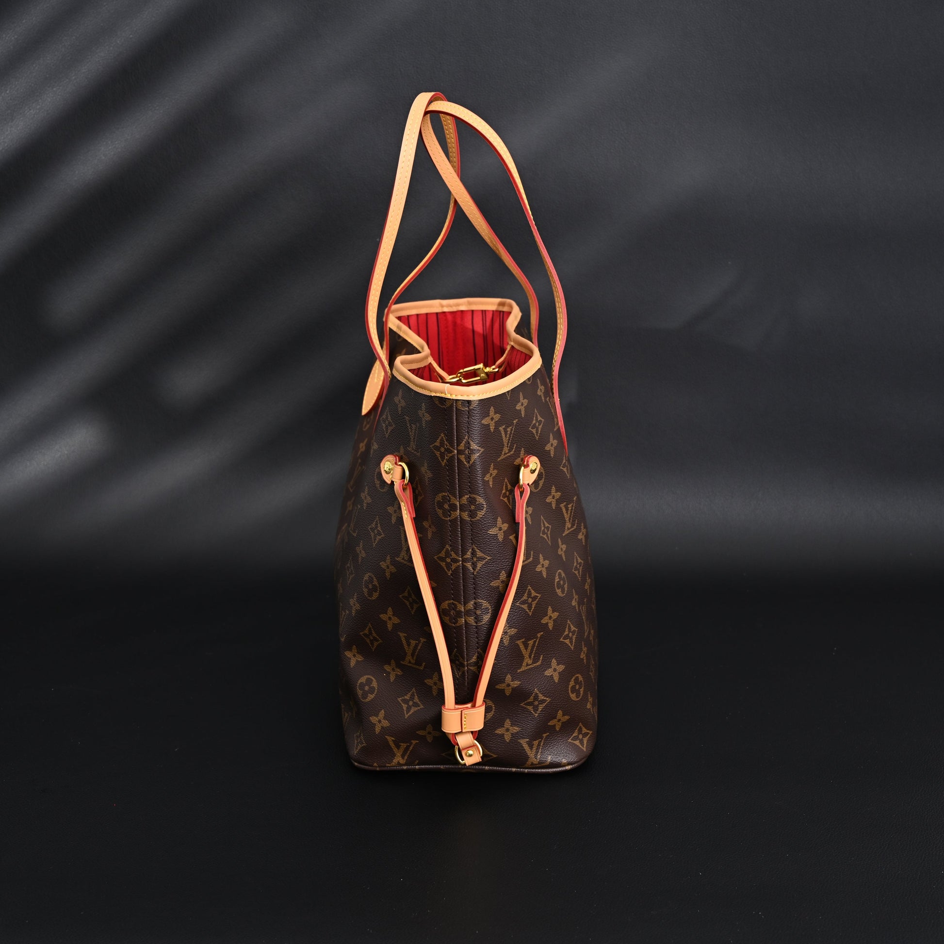 Louis Vuitton Neverfull MM Tote Bag – Monogram Canvas with Red Interior