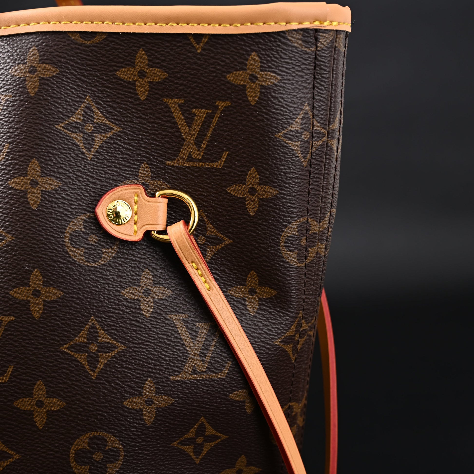 Louis Vuitton Neverfull MM Tote Bag – Monogram Canvas with Red Interior