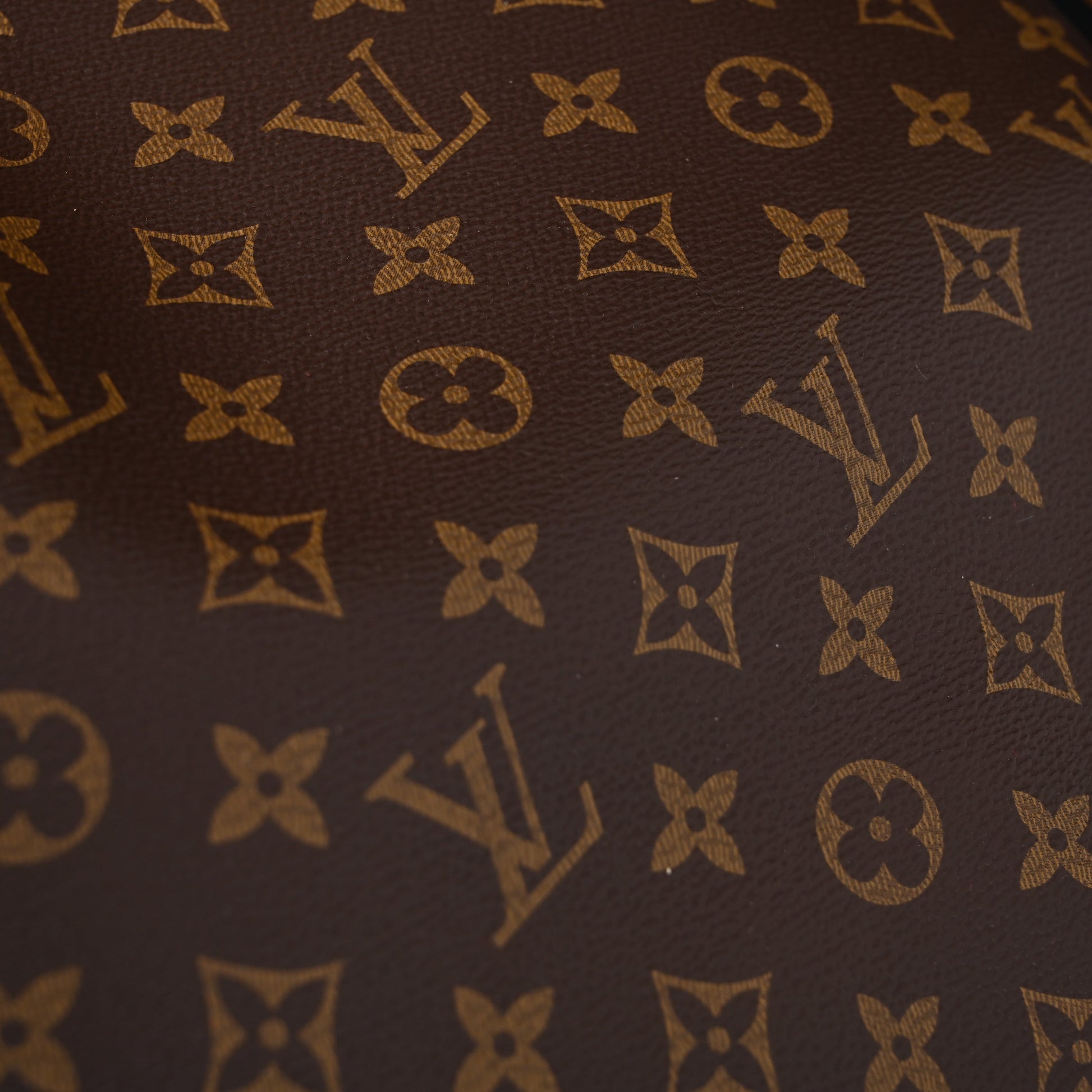 Louis Vuitton Neverfull MM Tote Bag – Monogram Canvas with Red Interior