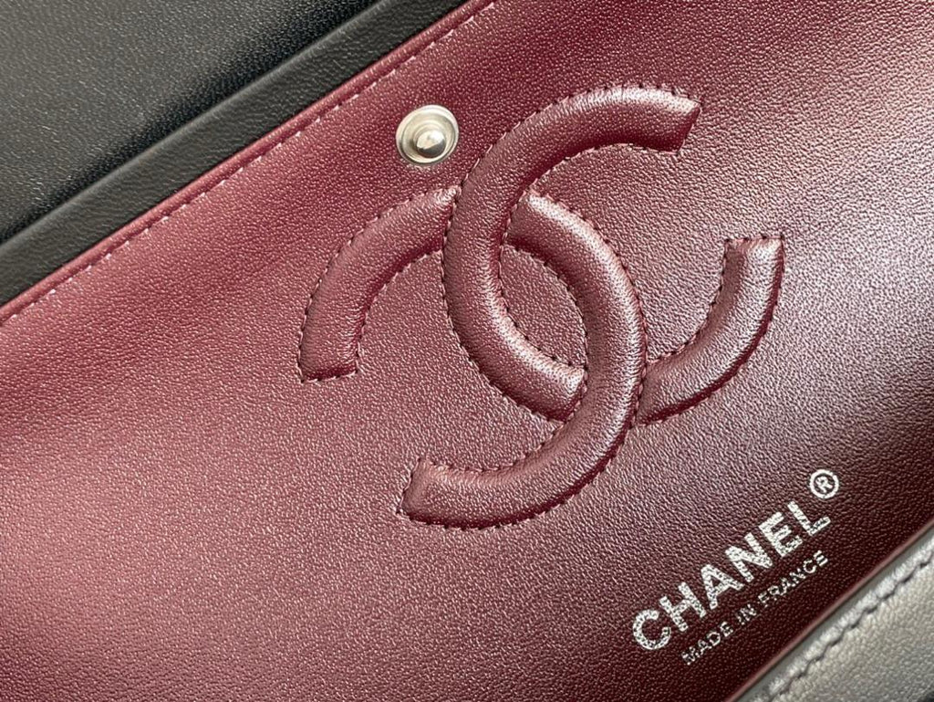 Chanel timeless classic Flap bag lambskin