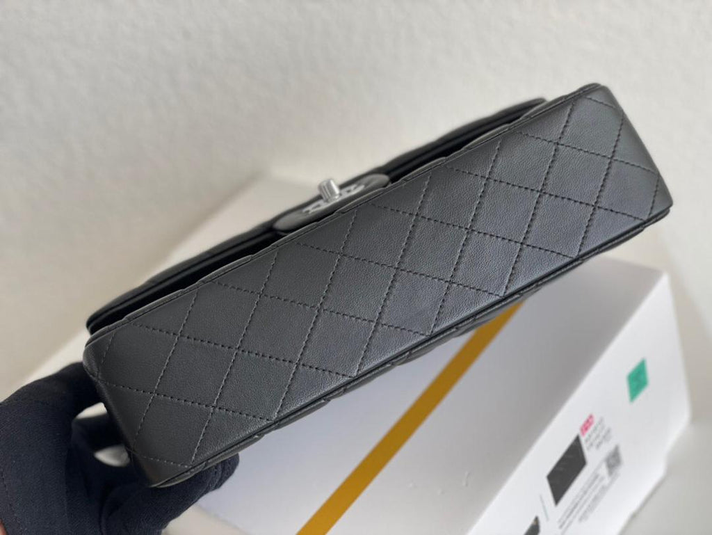 Chanel timeless classic Flap bag lambskin