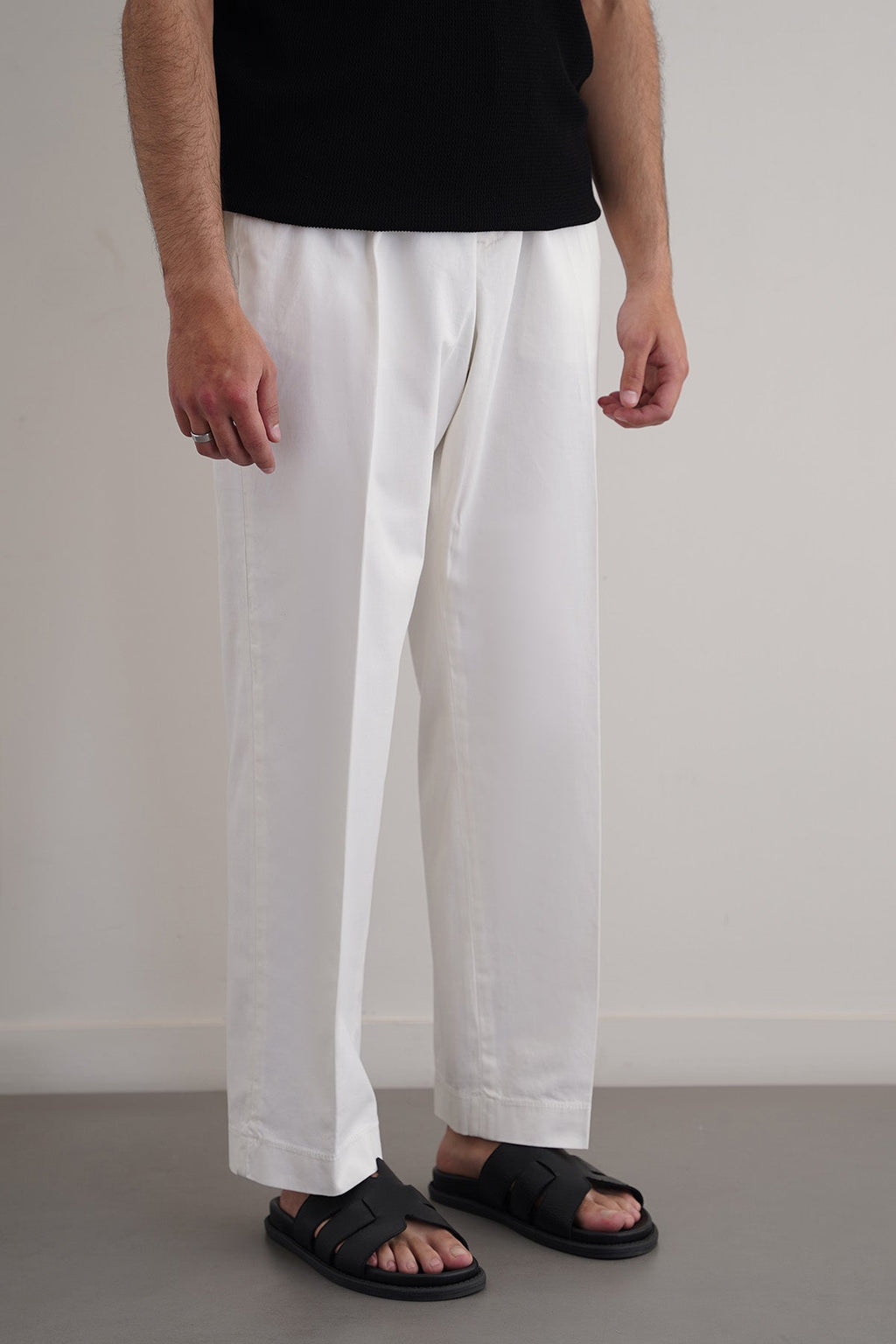 Off White Regular Fit Pleated Pants with Elastic Waistband – Cool Havn