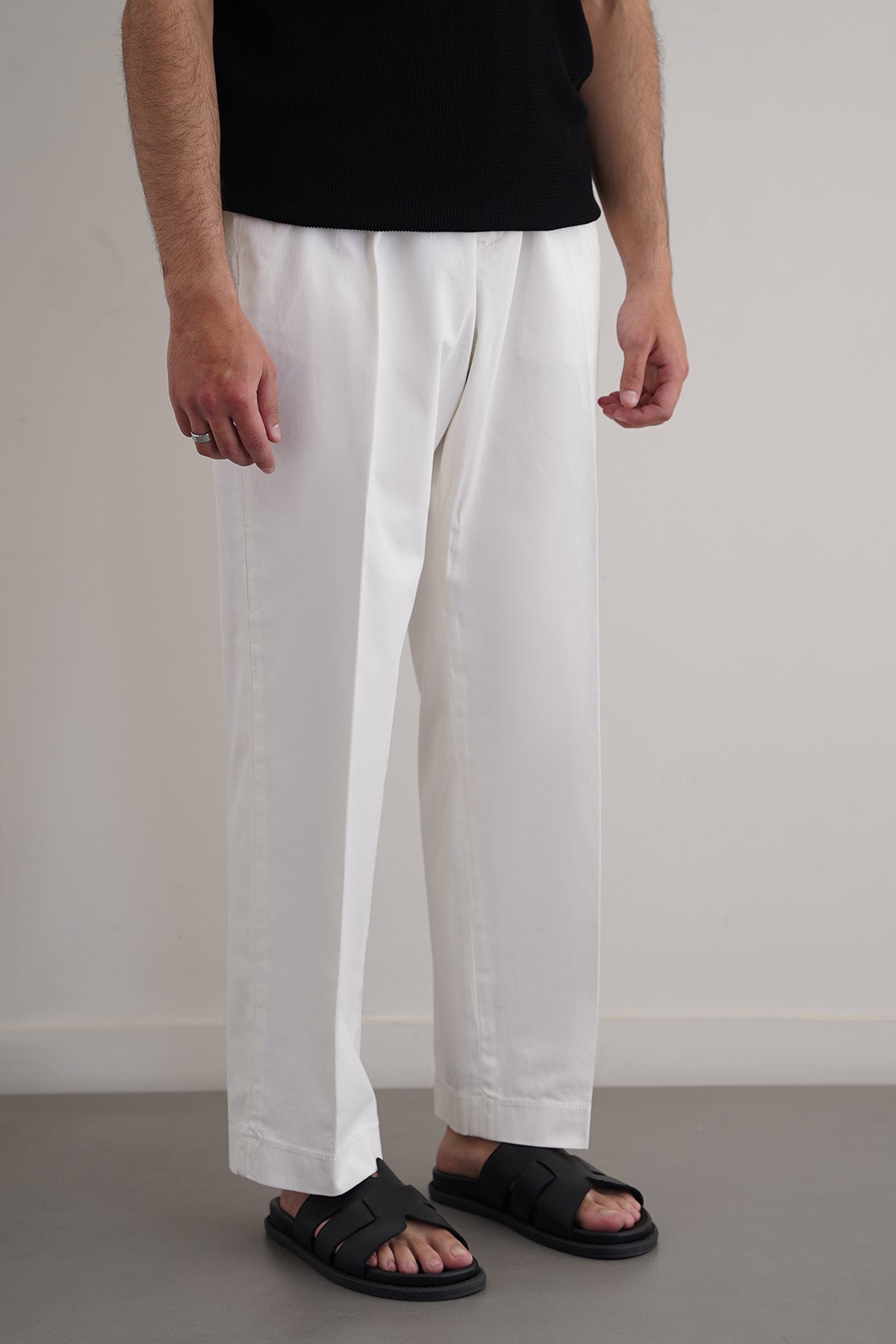 Off White Regular Fit Pleated Pants with Elastic Waistband