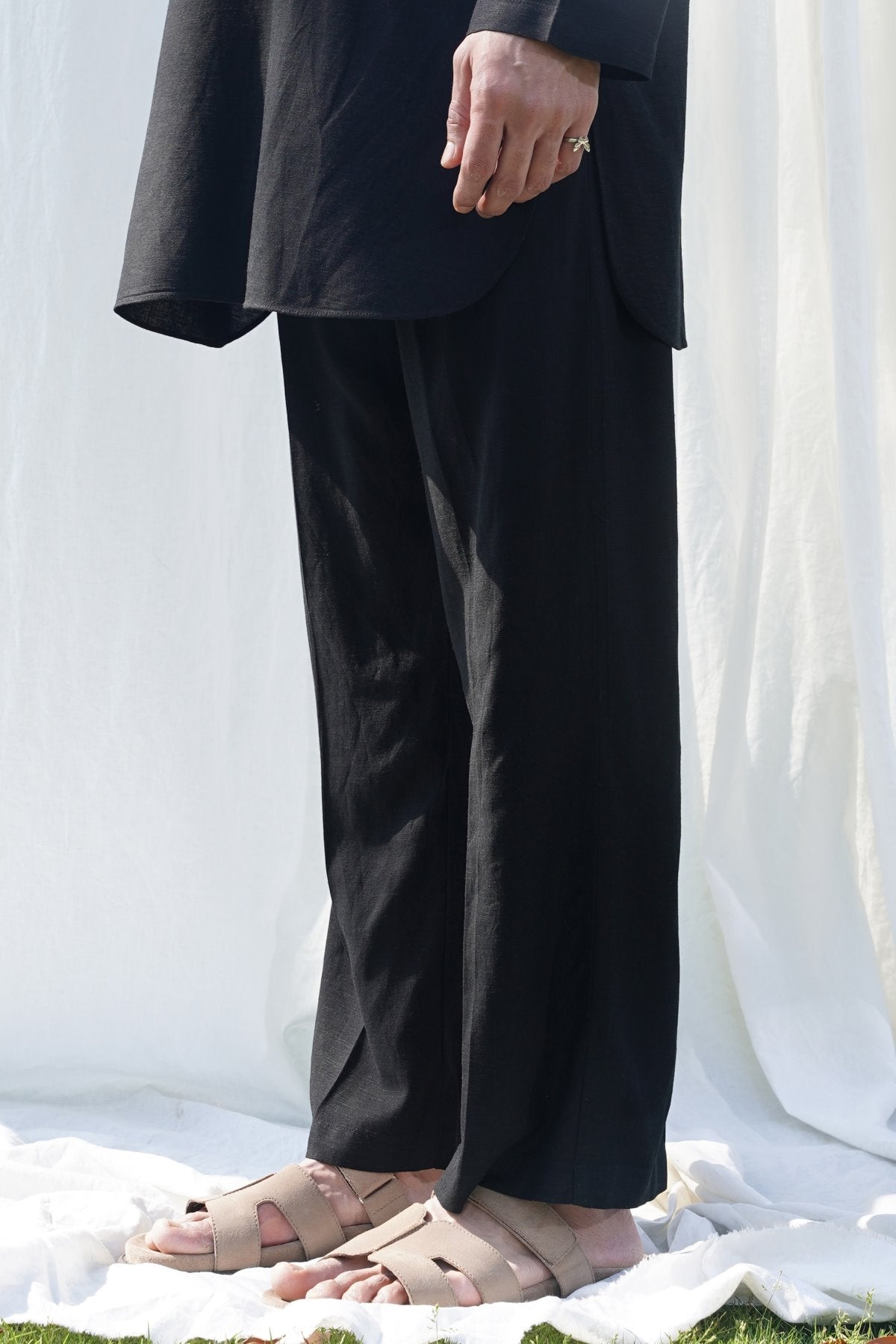 Black Relaxed Fit Trousers with Cross Pockets and Pleats - Regular Hand Feel