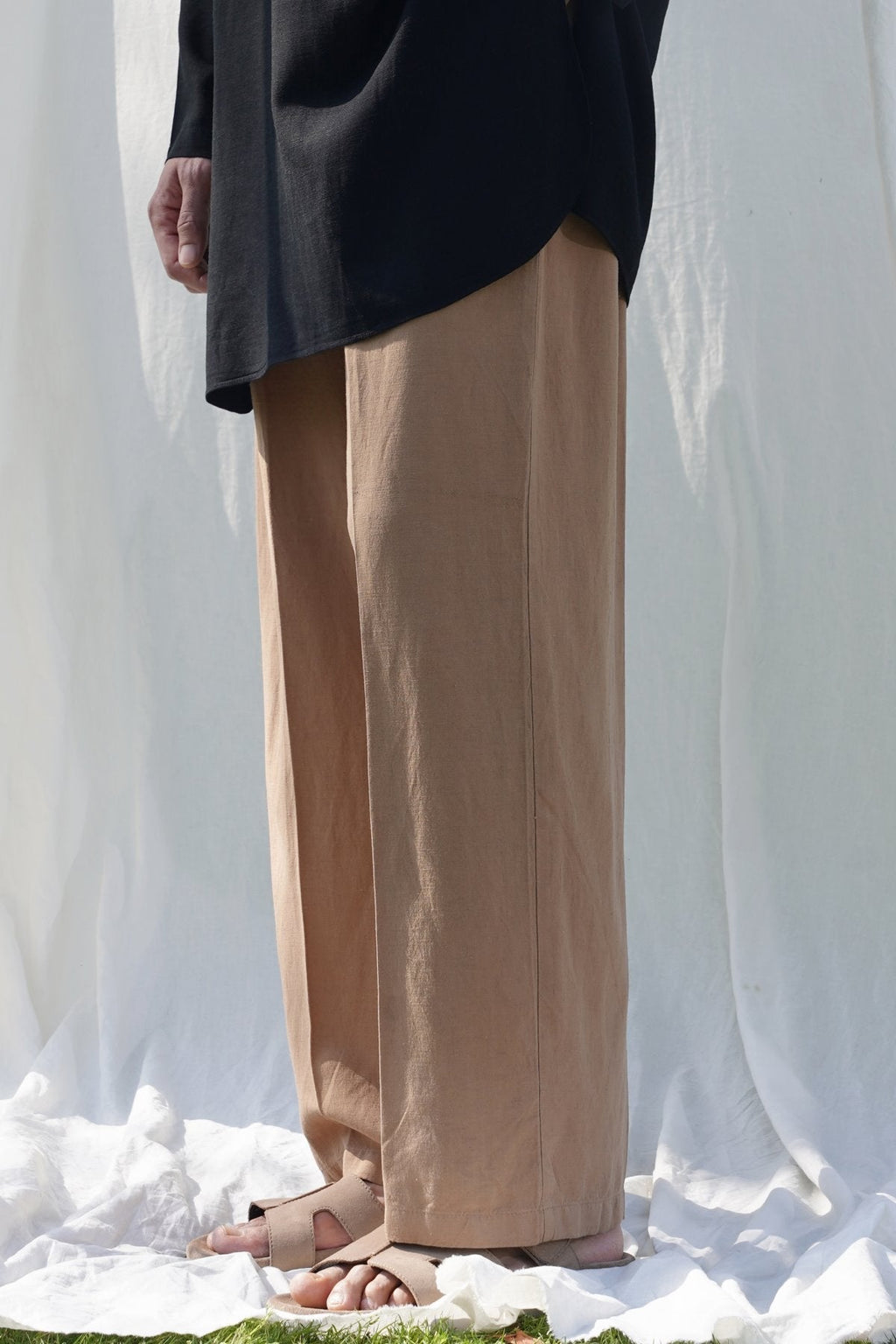 Khaki Relaxed Fit Trousers with Cross Pockets and Pleats – Cool Havn