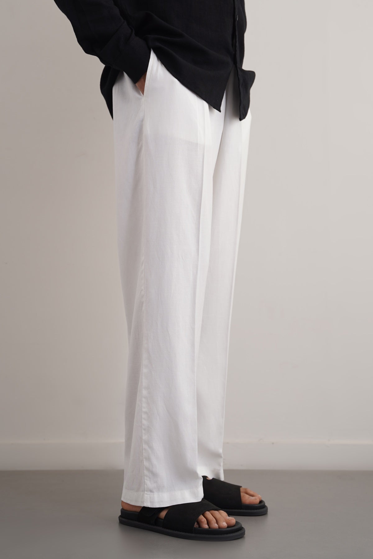 White Relaxed Fit Trousers with Cross Pockets and Pleats - Regular Hand Feel