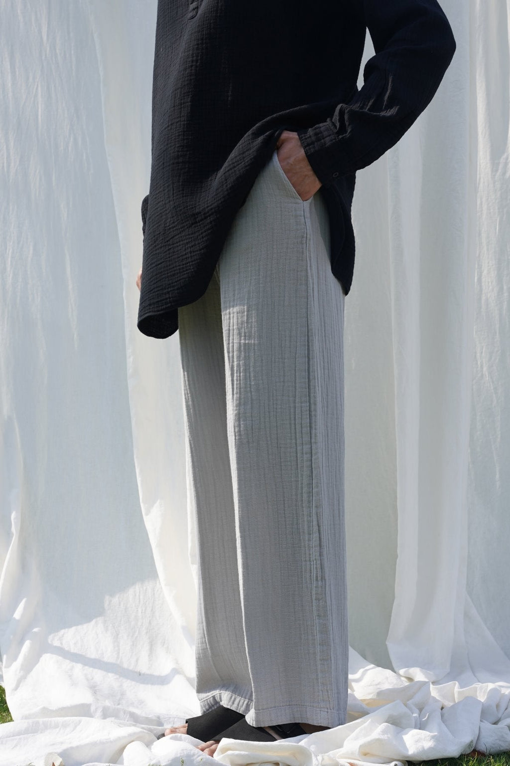 Grey Relaxed Fit Muslin Trousers with Cross Pockets and Pleats – Cool Havn