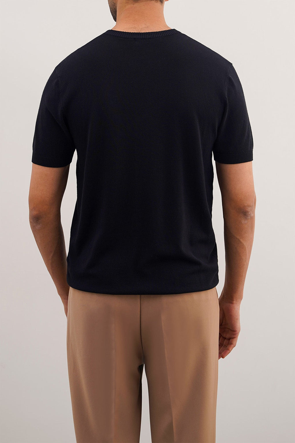 Black Fitted Crew Neck T-Shirt with Ribbed Detail – Cool Havn