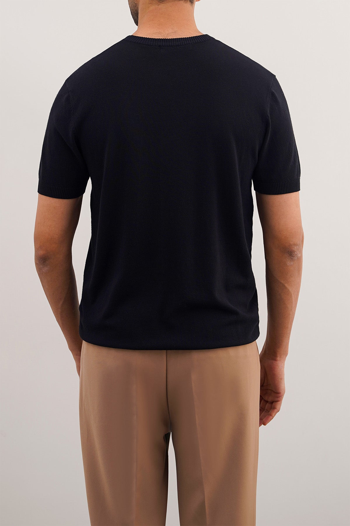 Black Fitted Crew Neck T-Shirt with Ribbed Detail