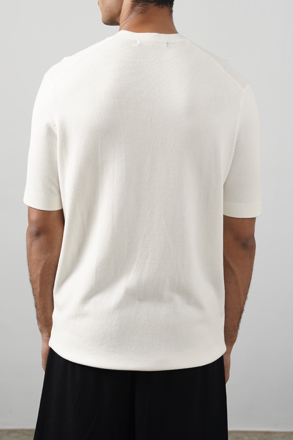 Off White Fitted Crew Neck T-Shirt with Ribbed Detail - Regular Hand Feel