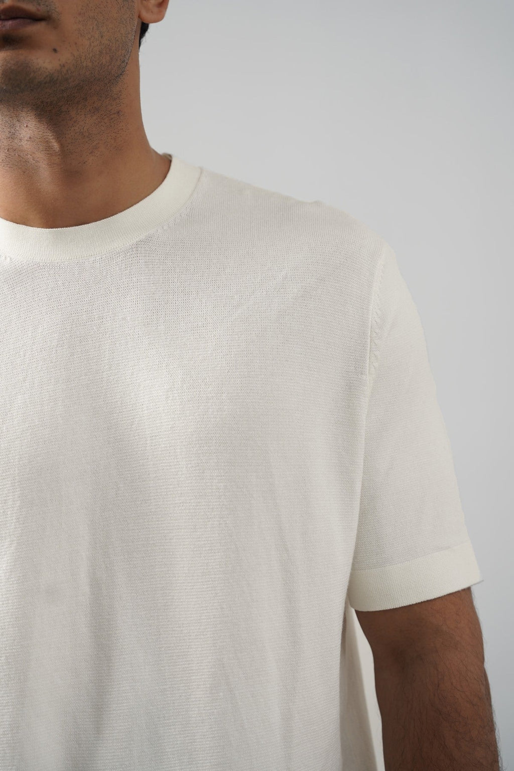 Off White Fitted Crew Neck T-Shirt with Ribbed Detail - Regular Hand Feel – Cool Havn
