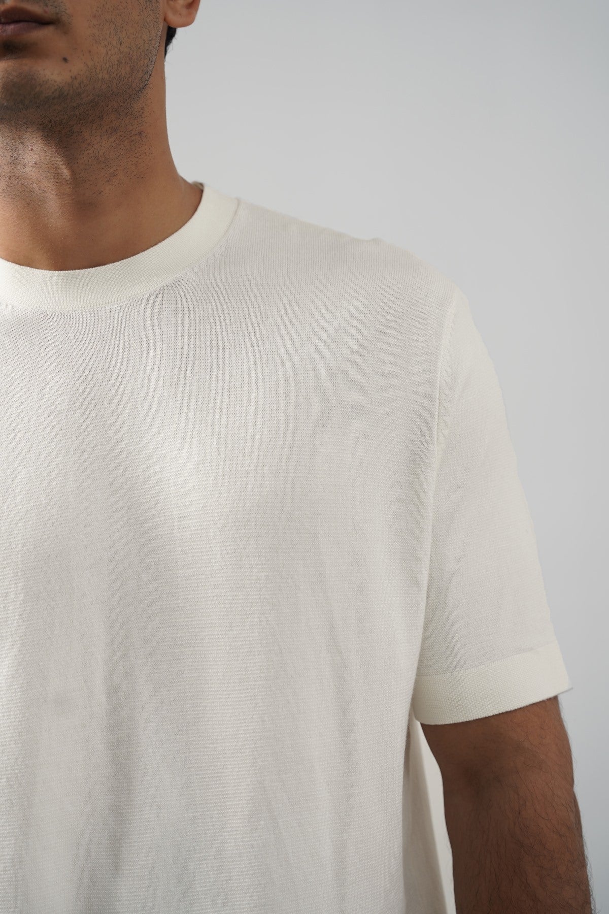 Off White Fitted Crew Neck T-Shirt with Ribbed Detail - Regular Hand Feel