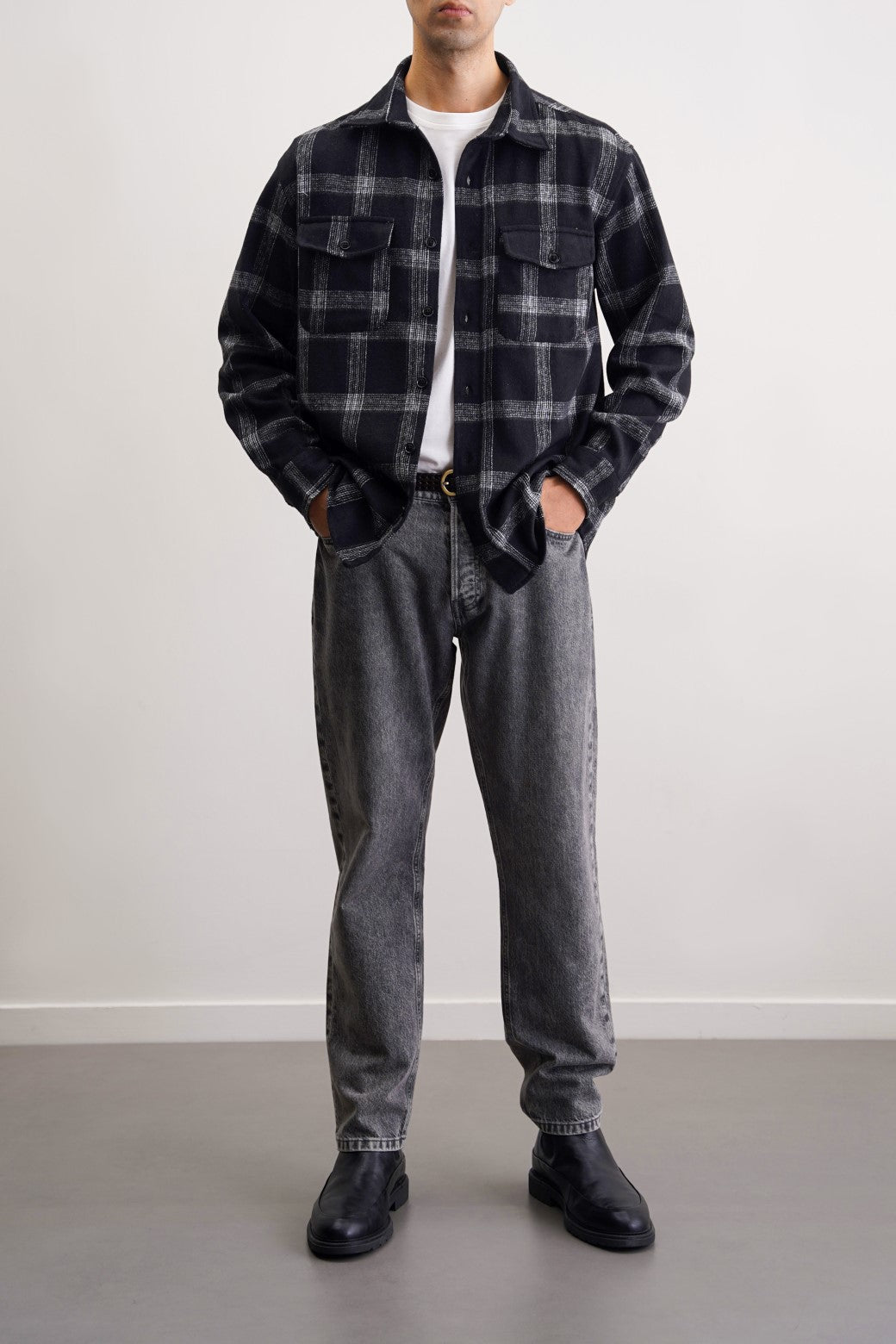 Black Relaxed Straight Jeans - Regular Hand Feel