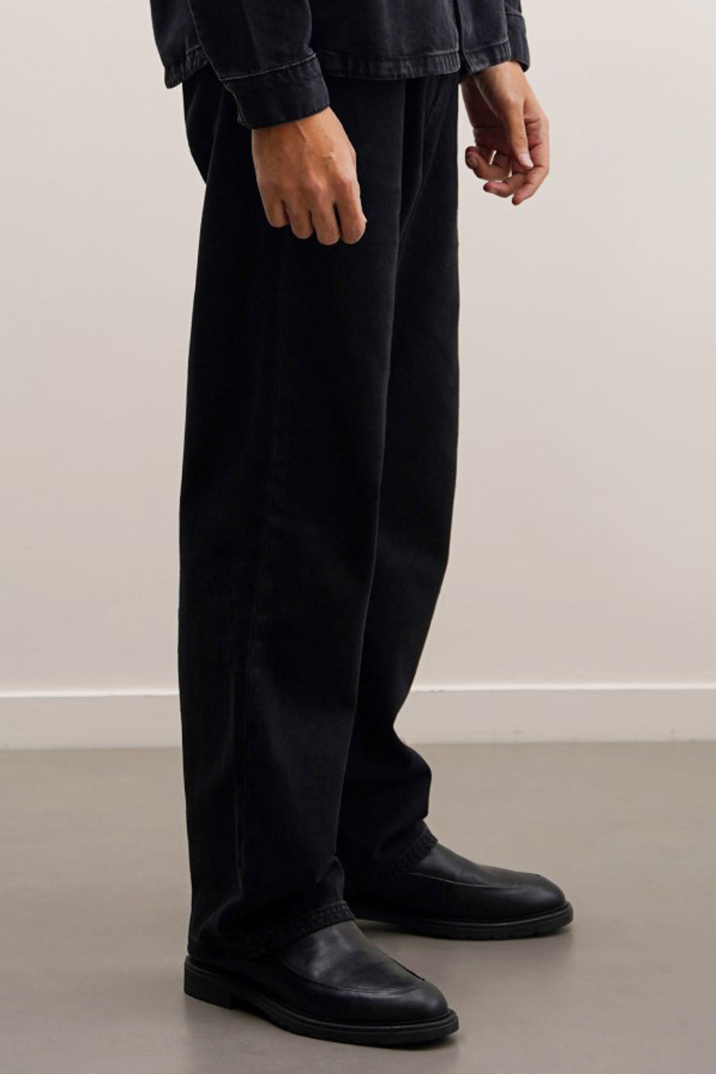 Black Regular Straight Fit Jeans with Scoop Pockets