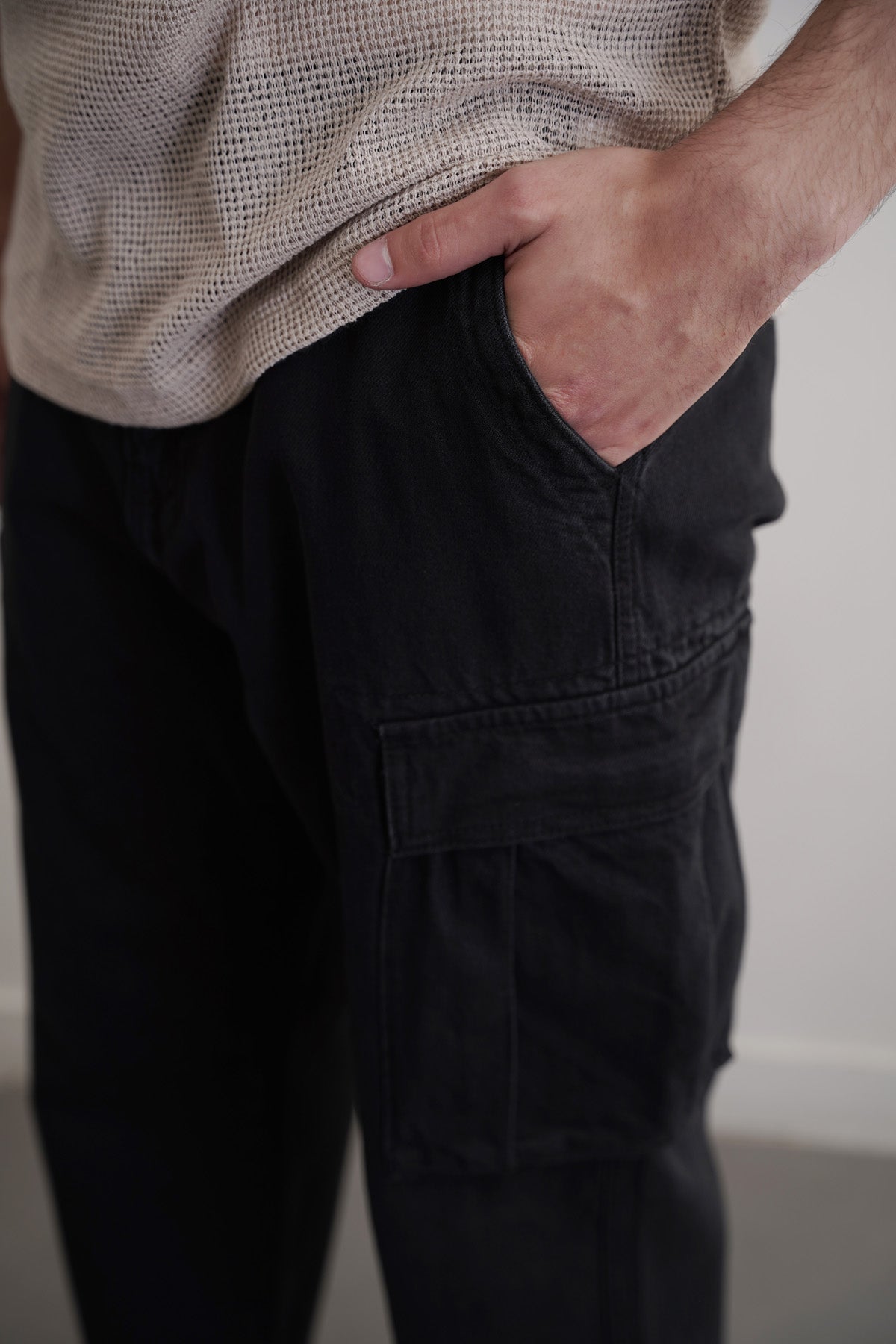 Black Relaxed Cargo Jeans with Cross Pockets - Regular Hand Feel