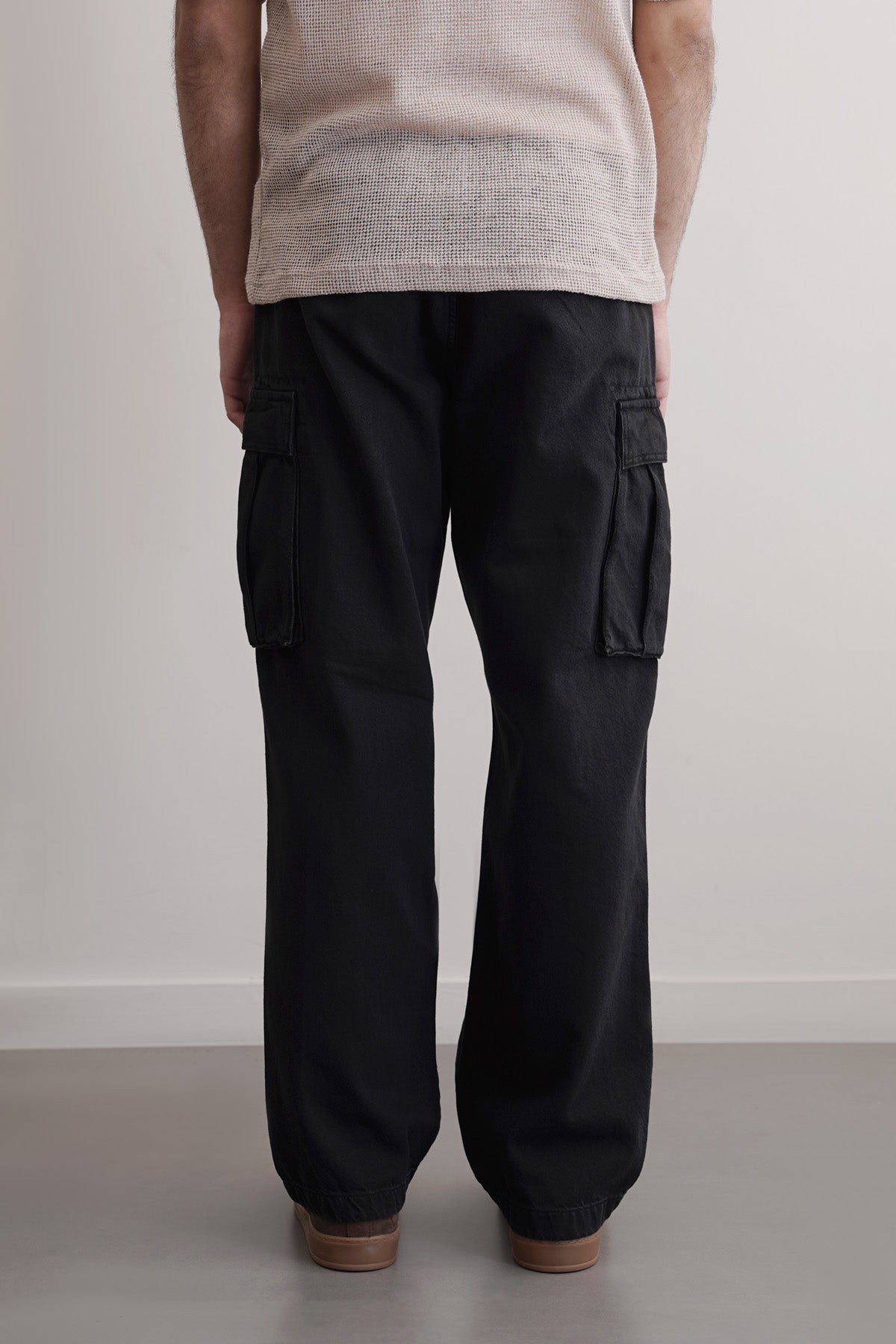 Black Relaxed Cargo Jeans with Cross Pockets - Regular Hand Feel
