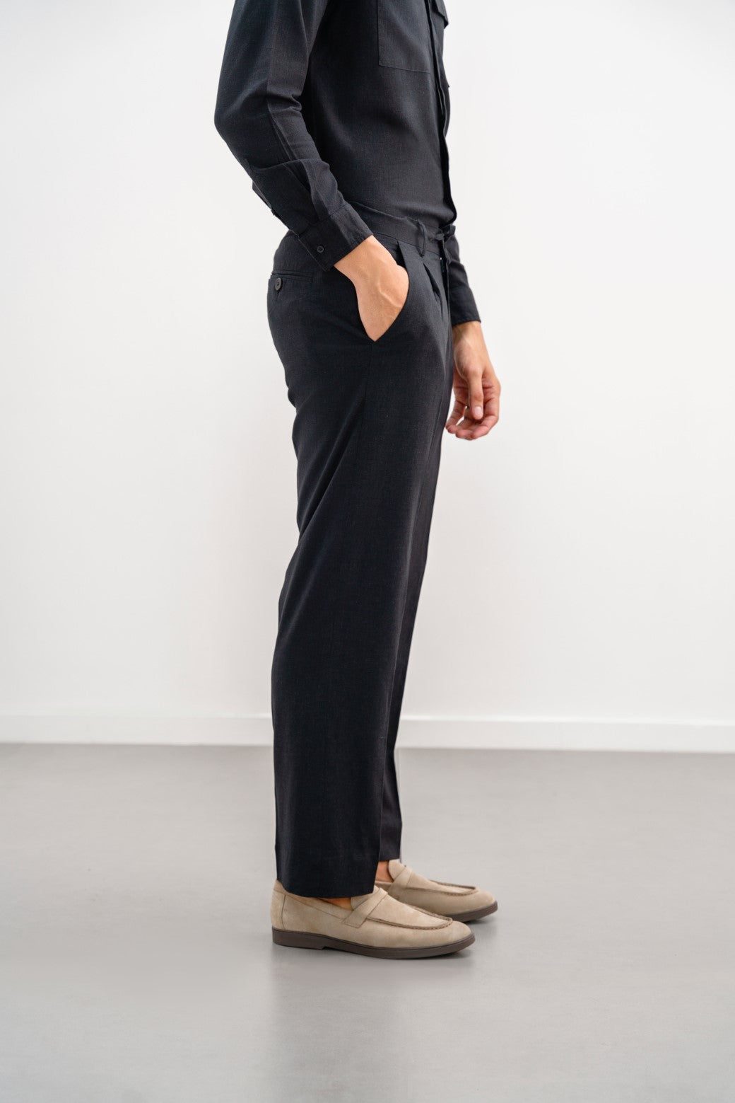 Black Relaxed Fit Soft Linen Pleated Trousers