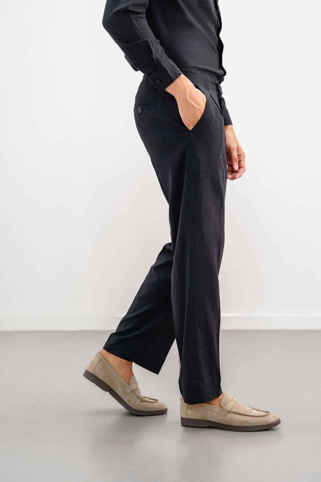 Black Relaxed Fit Soft Linen Pleated Trousers