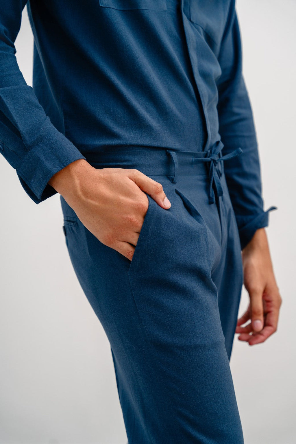 Navy Relaxed Pleated Linen Trousers - Soft Hand Feel – Cool Havn