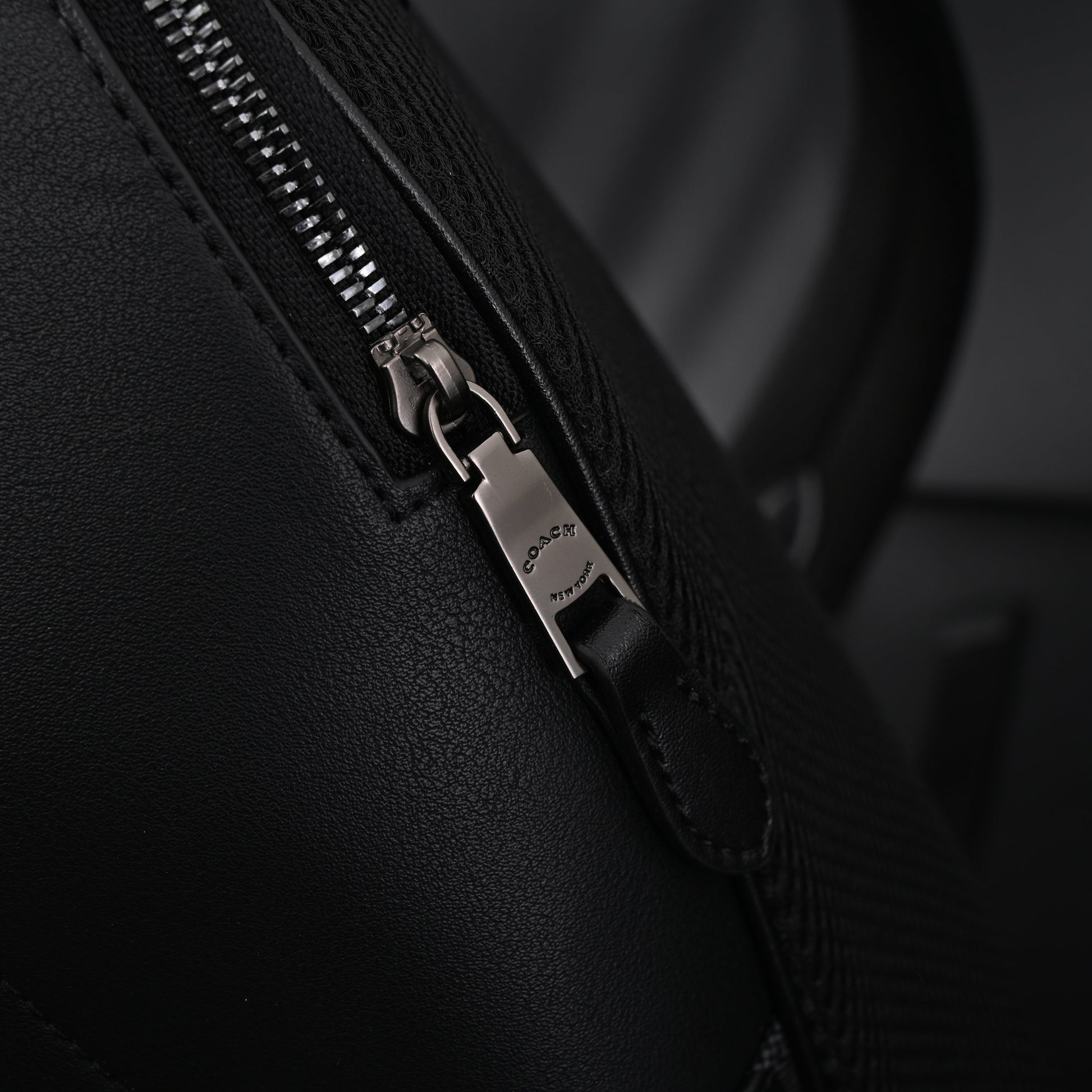 Coach West Backpack – Signature Canvas in Black/Grey