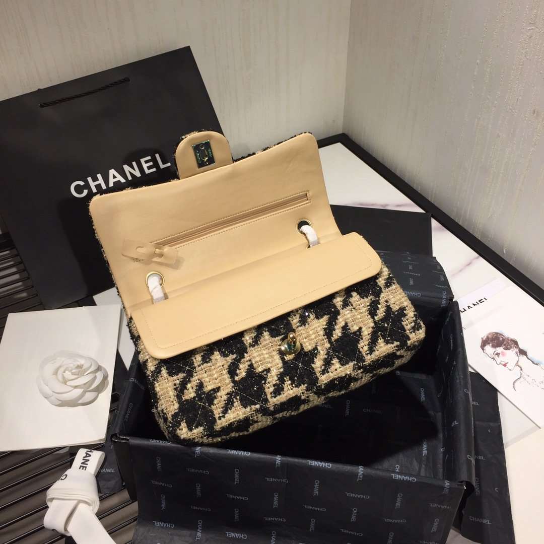 Chanel 19 tweed Flap Bag Black and beige